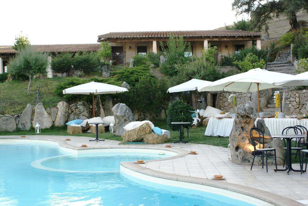 Hotel Ristorante Funtana Abbas Luras Exterior foto