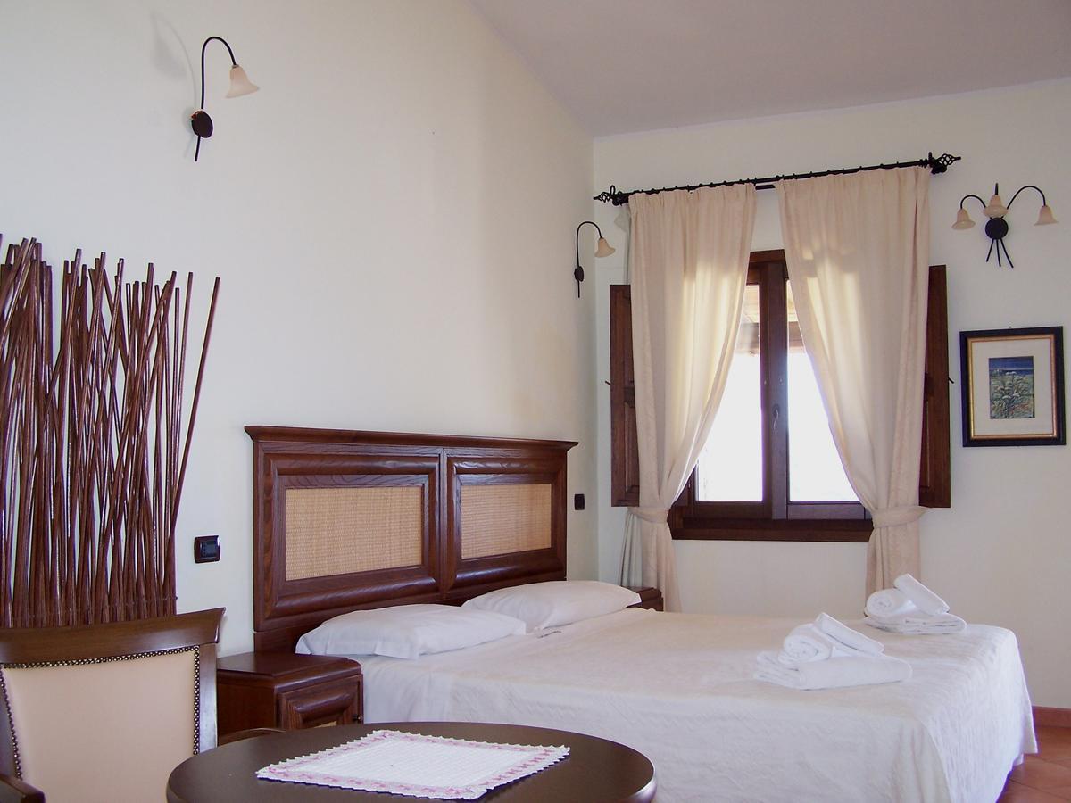 Hotel Ristorante Funtana Abbas Luras Zimmer foto
